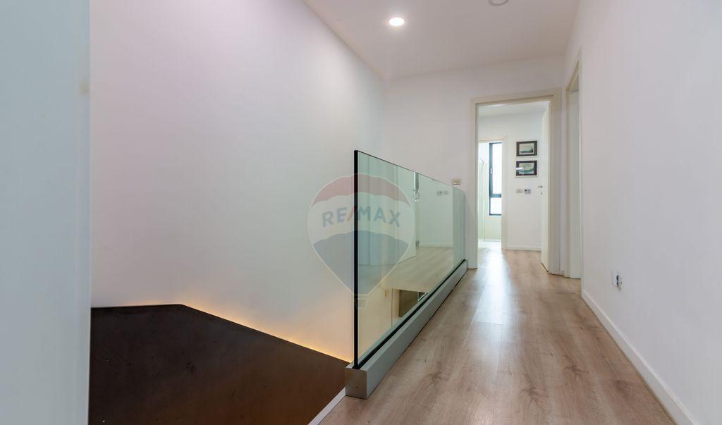 Casa / Vila de vanzare la intrare in Tunari toate util