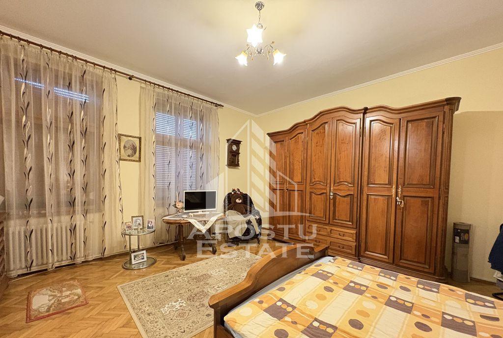 Apartament 2 camere etaj intermediar cu garaj in cladir