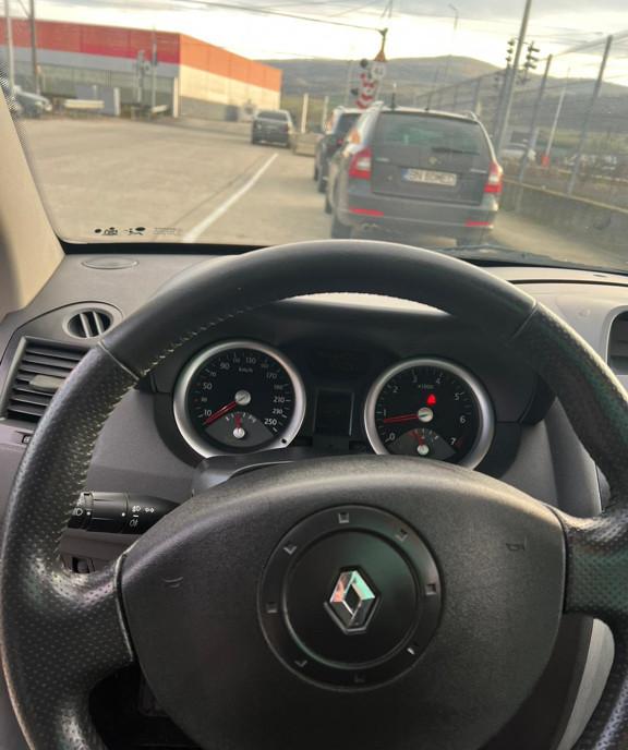 Renault Megane Coup eacute -Cabriolet 1 6 16V Dynamique 2 300 eur