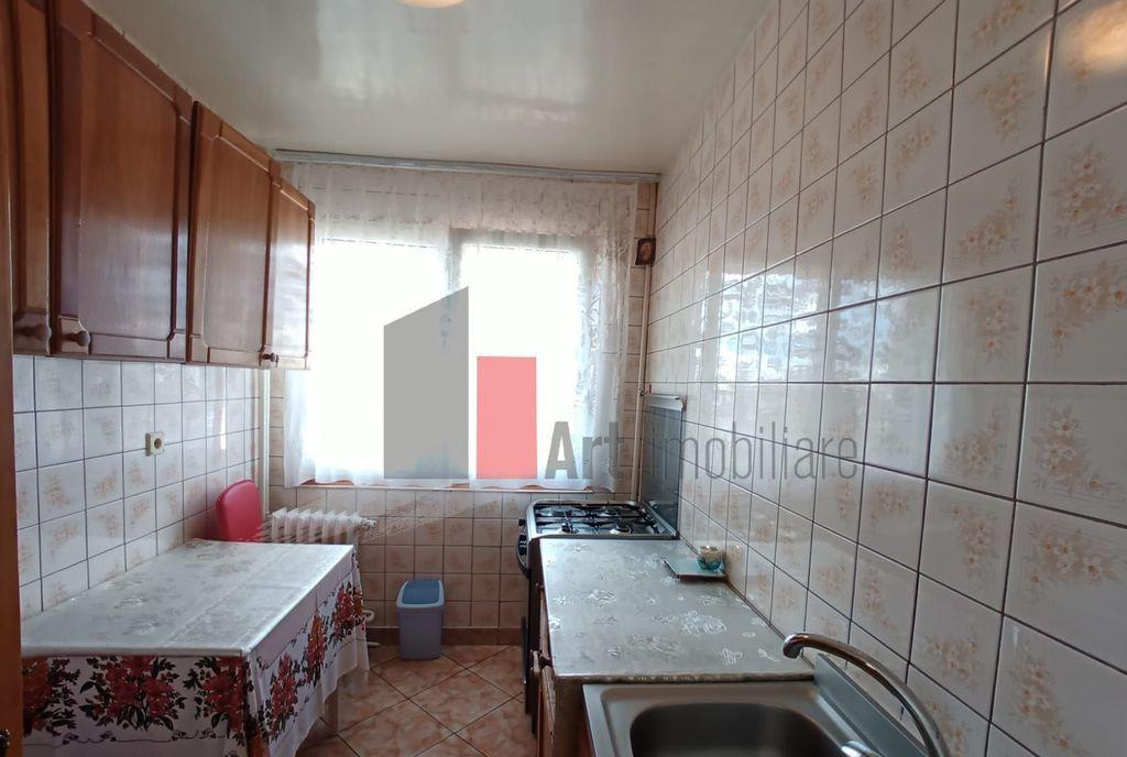Vanzare apartament 3 camere semidecomandat Bd Obregia