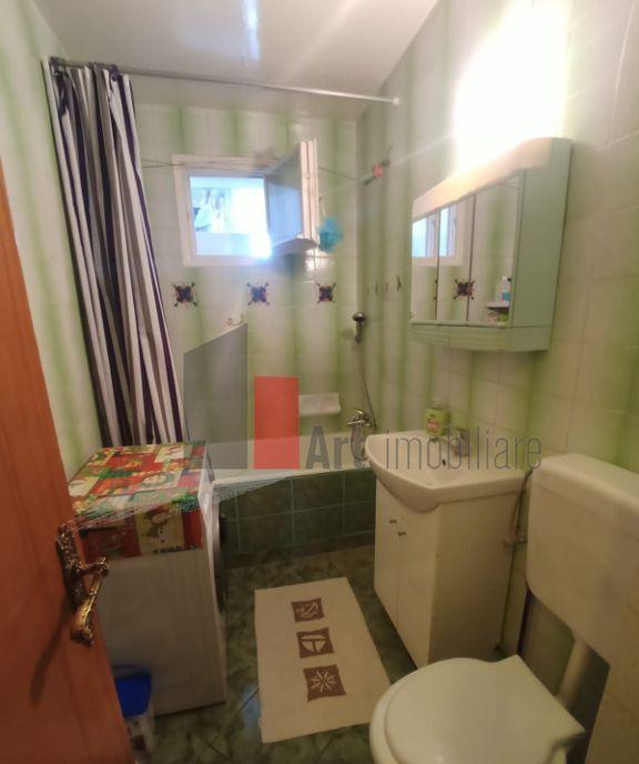 Vanzare apartament 3 camere semidecomandat Bd Obregia