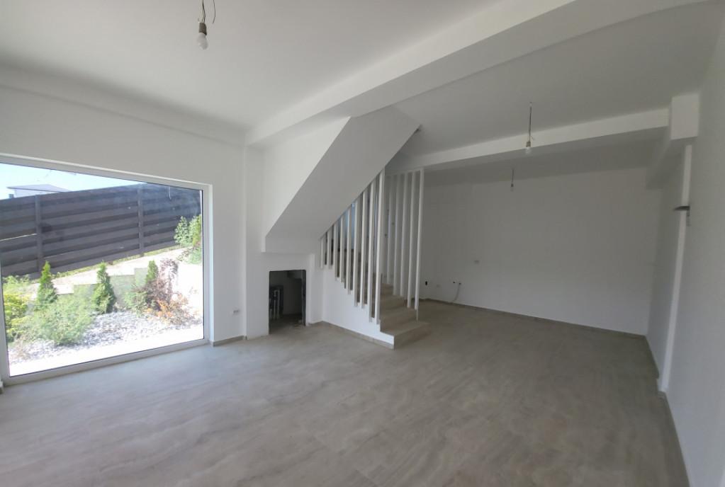 Casa cu 4 camere Finalizata Mutare Imediata Hlincea Aproape