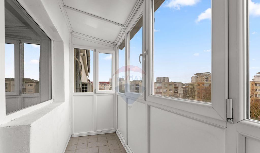 Apartament spatios cu 3 camere de vanzare in zona 30