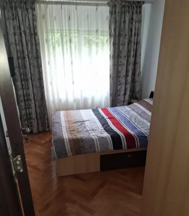 Apartament de 3 camere luminos Tractorul