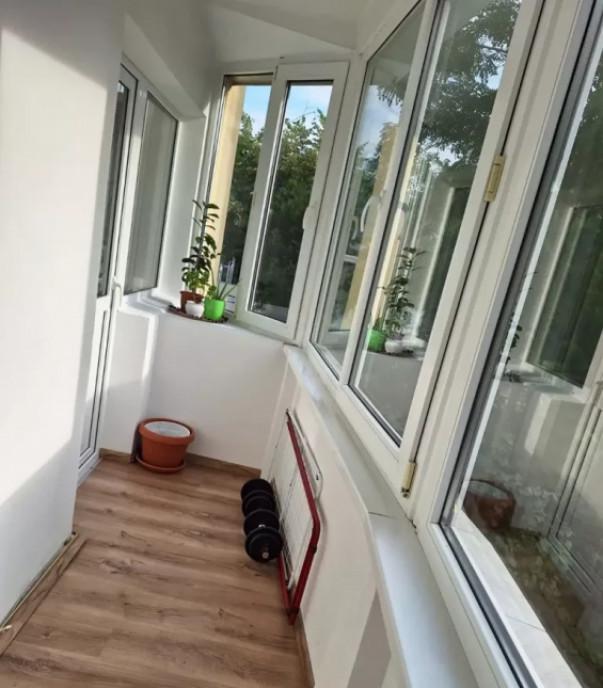 Apartament de 3 camere luminos Tractorul