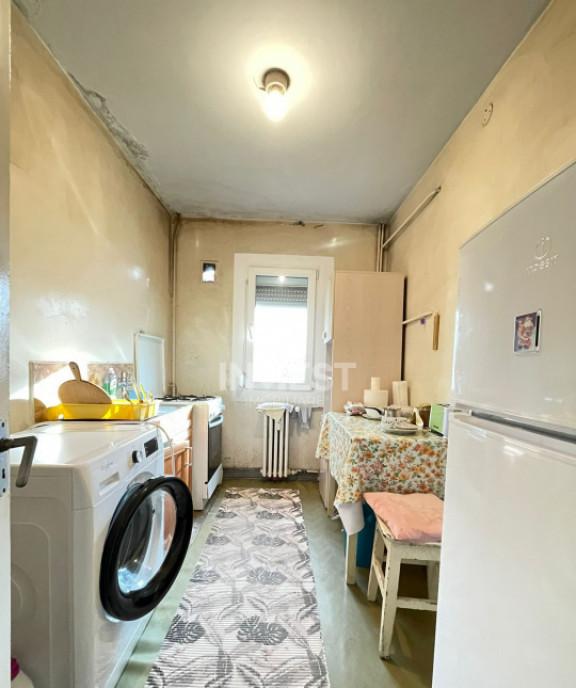 Apartament 2 camere Podu Ros etaj intermediar bloc fara risc