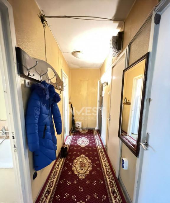 Apartament 2 camere Podu Ros etaj intermediar bloc fara risc