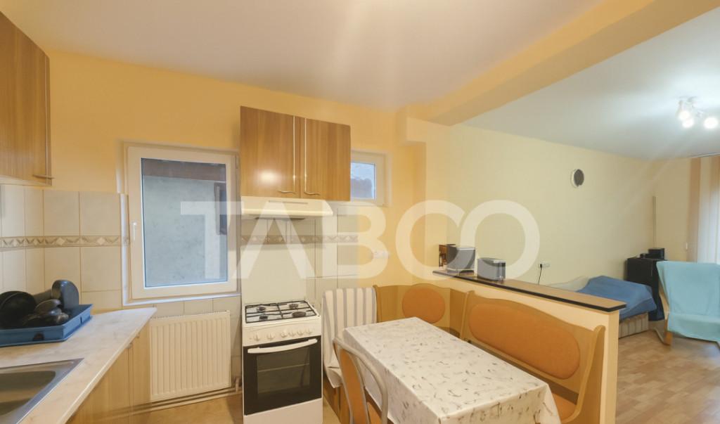Apartament decomandat de vanzare 3 camere balcon parcare si