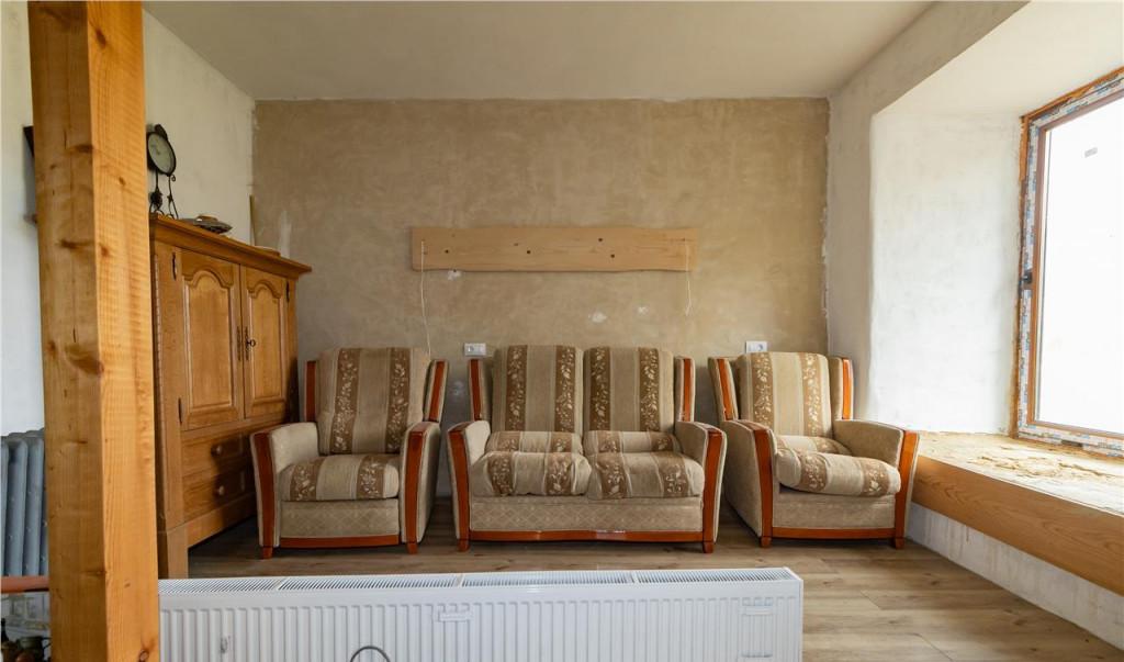 Decomandat regim vila spatii de depozitare Tractorul Bra