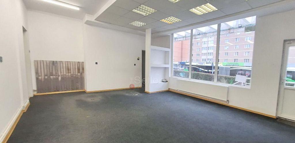 Spatiu comercial cu vizbilitate mare