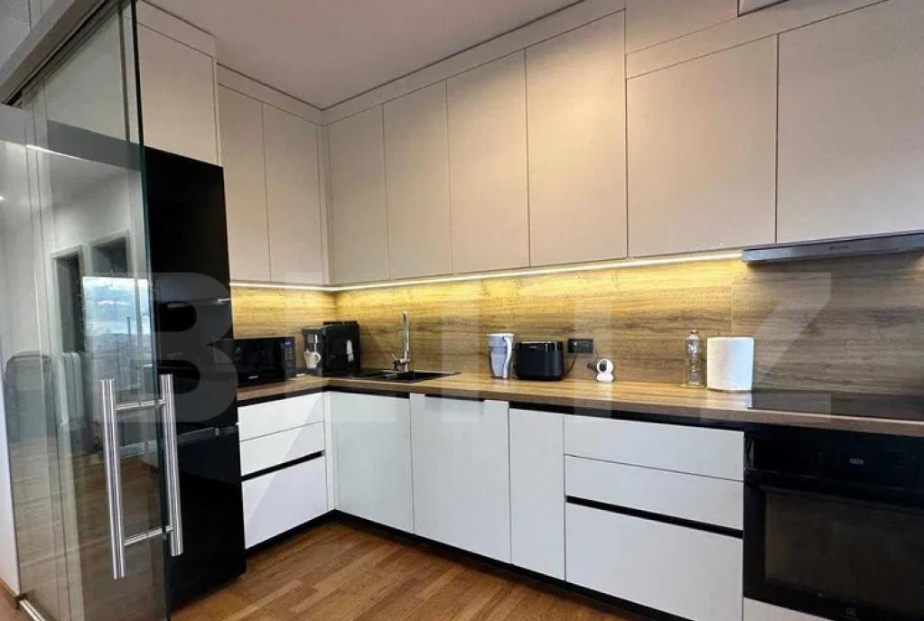 Apartament de vanzare mobilat lux 3 camere 2 bai 73MP etajul