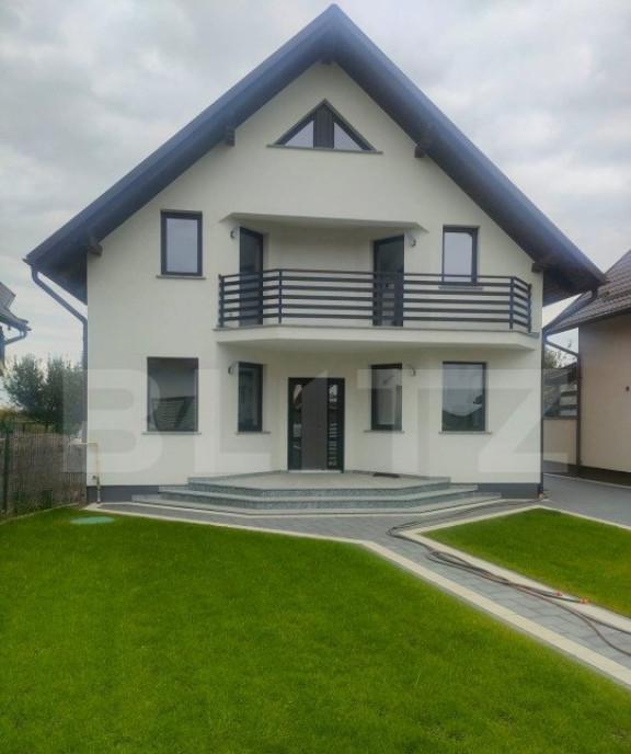 Casa Premium cu 6 camere 238 mp utili zona centrala Radau