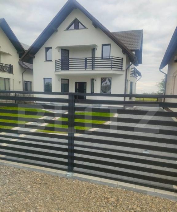 Casa Premium cu 6 camere 238 mp utili zona centrala Radau