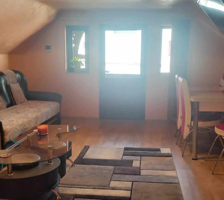 Sinaia ultracentral apartament 4 camere la mansarda in vila P 1 M