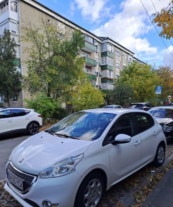 Peugeot 208 1 4 243000 km 2013 3 200 eur