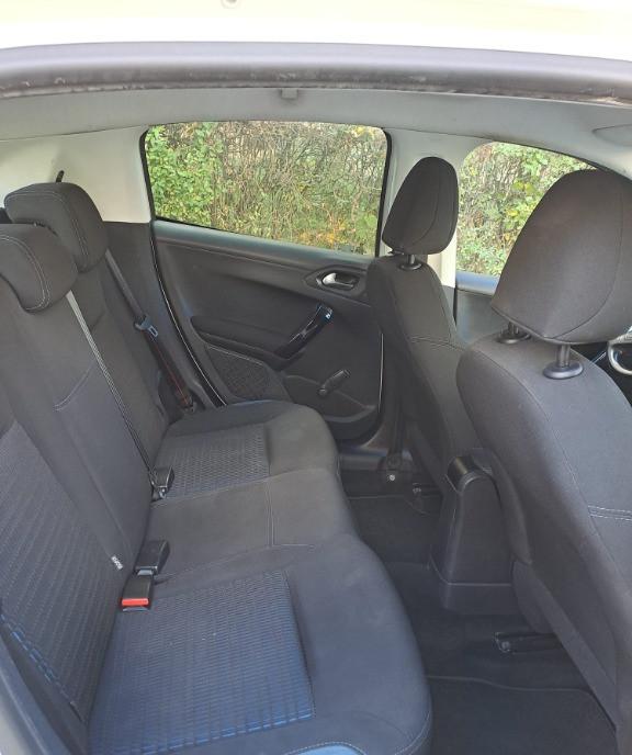 Peugeot 208 1 4 243000 km 2013 3 200 eur