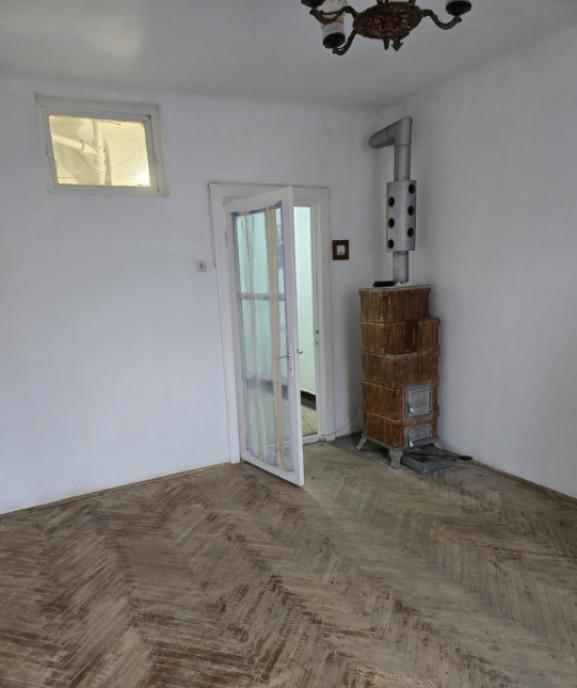 Garsoniera Savinesti spatioasa in zona curata