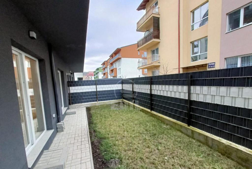 Apartament cu gradina parcare subterana