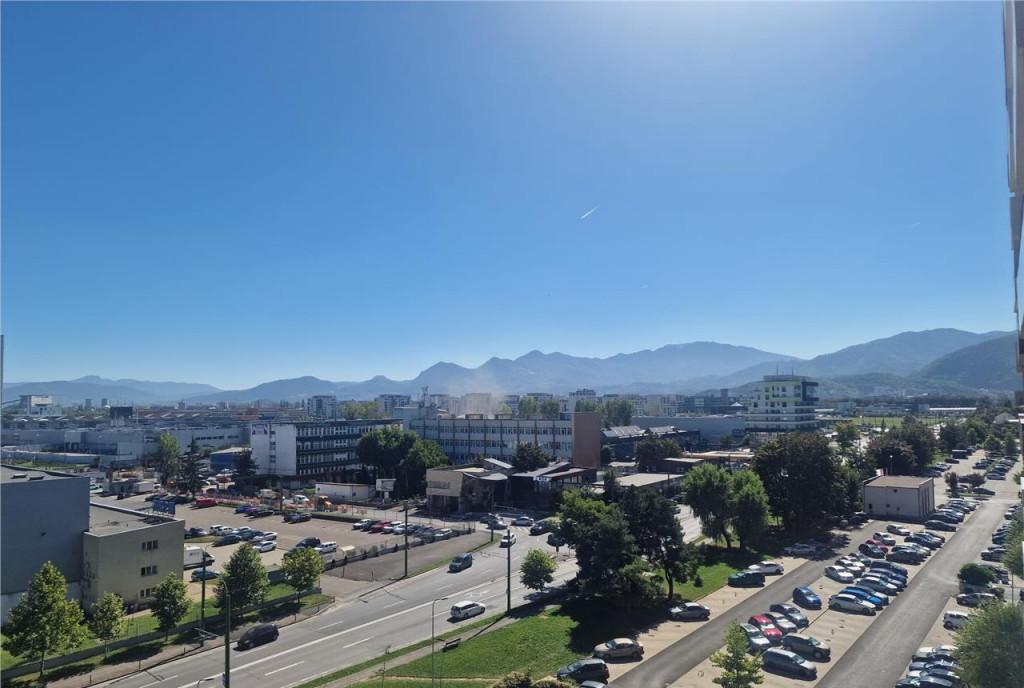 Lux Class parcare vedere panoramica zona Coresi Tractorul