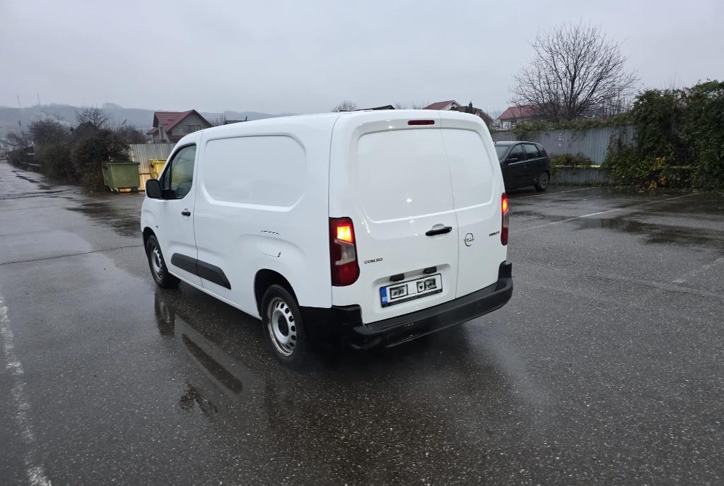 Autoutilitare OPEL COMBO E 10 000 eur