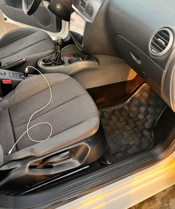 SEAT LEON 1 8 turbo 3 500 eur