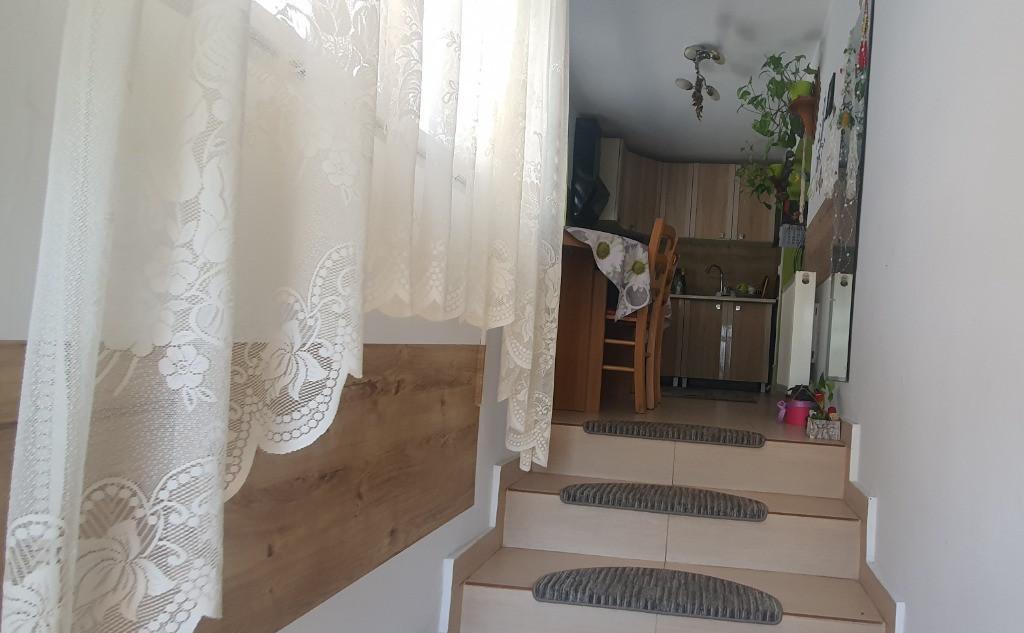 De vanzare Imobil P 1 in zona Lupeni si cu varianta preluare chiriasi