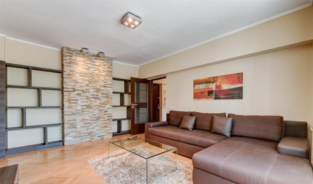 Aviatiei Crystal Palace Etaj 1/4 Mall Promenada Metrou A