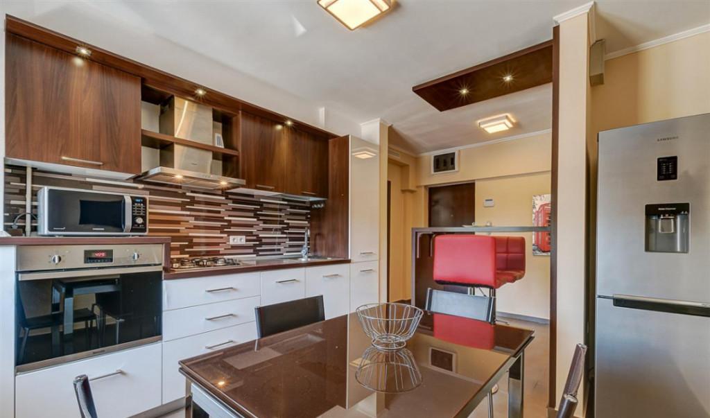 Aviatiei Crystal Palace Etaj 1/4 Mall Promenada Metrou A