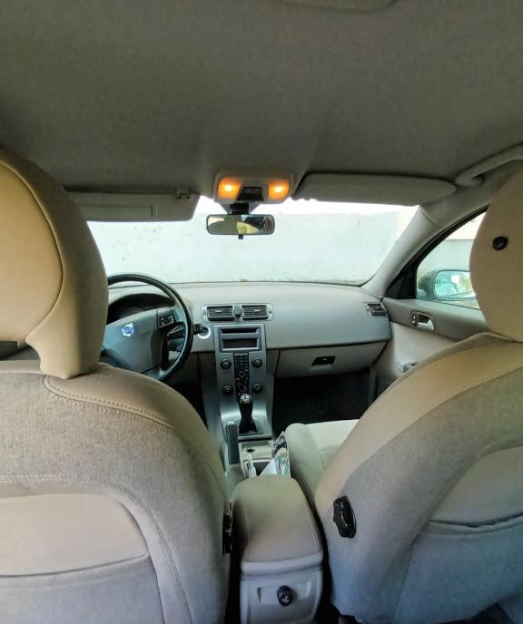 Volvo v50 136cp acte la zi 3 000 eur