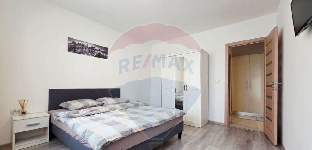 Apartament cu 3 camere si loc de parcare de inchiriat zon