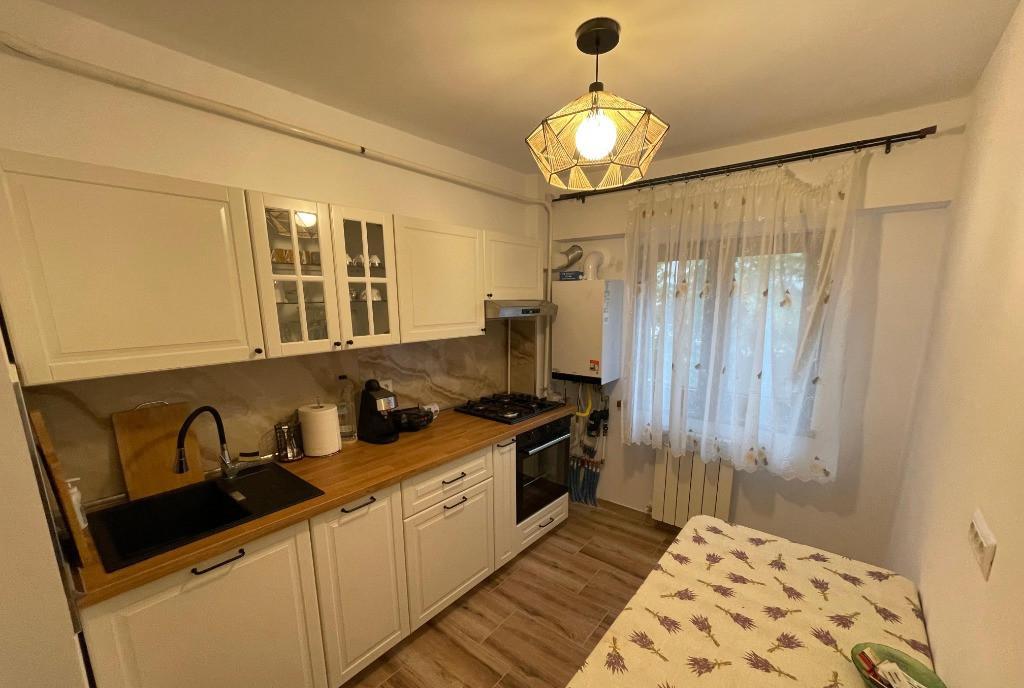 Inchiriere Apartament Ultracentral Semi Lux 2 camere garaj