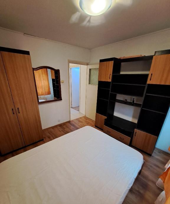 3 camere clasic metrou Pacii zona Apusului str Apele Vii