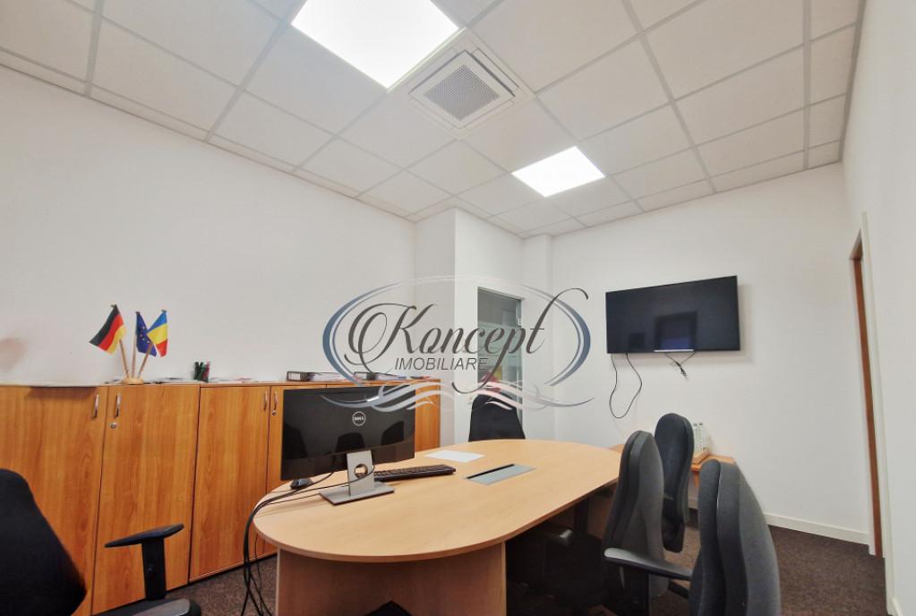 Spatiu profesional cu sala meeting si bucatarie zona Rompet