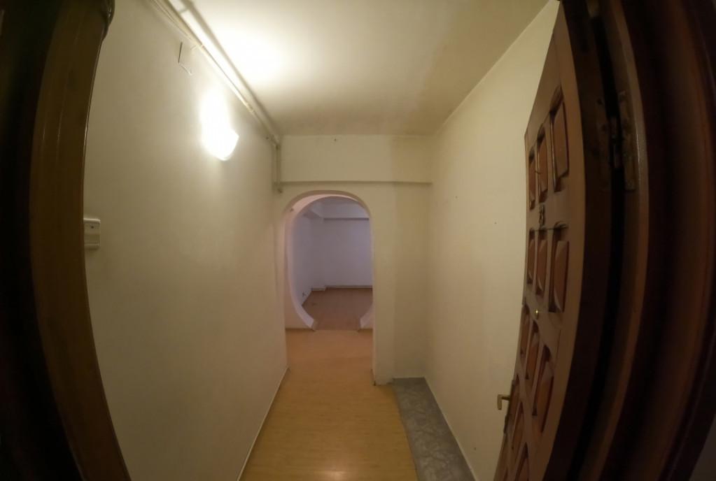 Apartament central de 3 camere 75 mp cu boxa pentru depo
