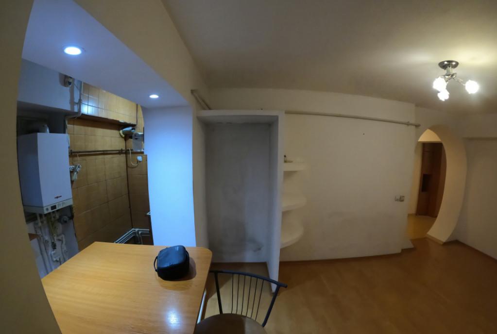 Apartament central de 3 camere 75 mp cu boxa pentru depo