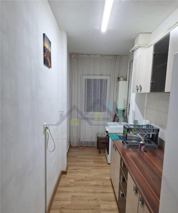 Garsoniera decomandata mobilata Carpatilor