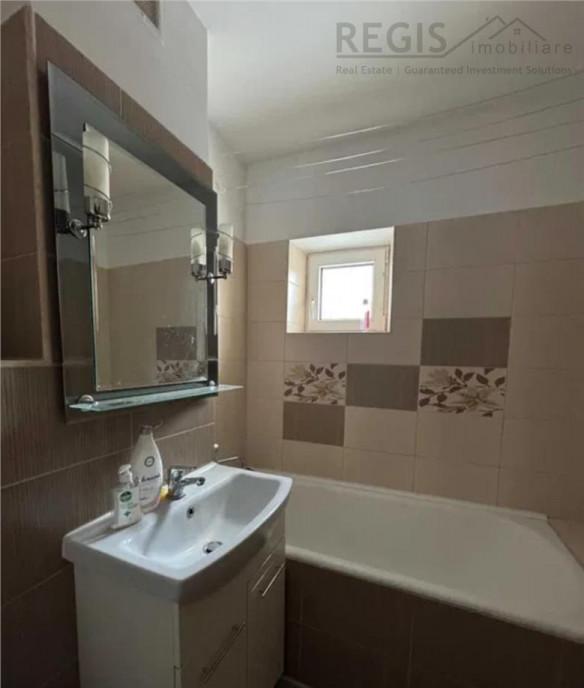 Apartament cu 4 camere zona Calea Bucuresti