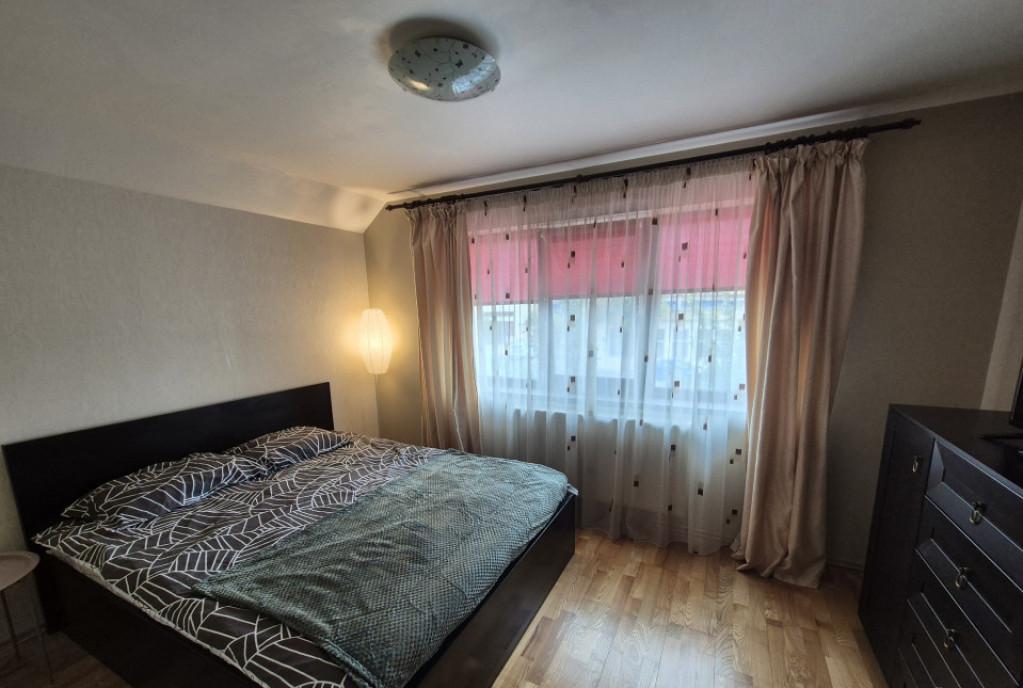 Apartament 2 camere transformat in 3 et 1 zona centrala