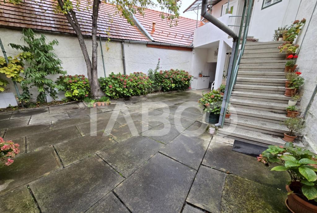 Casa de vanzare curte proprie pivnita Orasul de