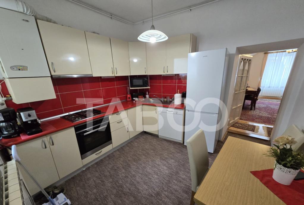 Casa de vanzare curte proprie pivnita Orasul de