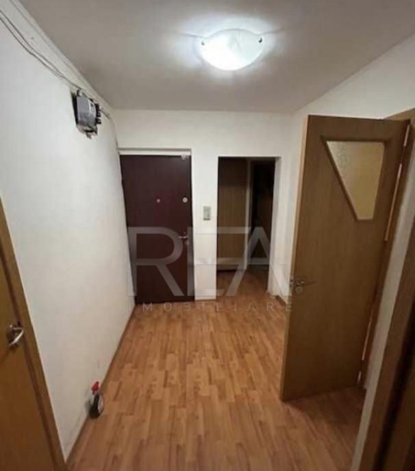 3 camere 4/8 bloc 1982 70 mp Gorjului 50m metrou