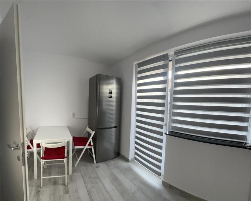 Decomandat cu loc de parcare etaj intermediar doua balcoan