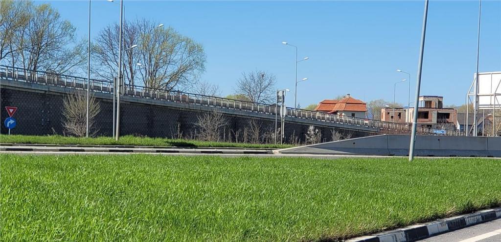 in Centrul Civic camera la parter cu utilitati