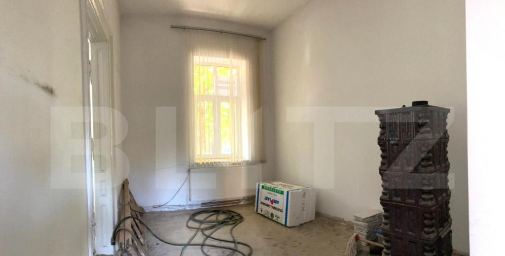 Apartament ultracentral cu 3 camere Curte Comuna