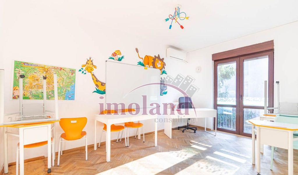 Teren 440 mp cu imobil deosebit si garaje dedicate Flor