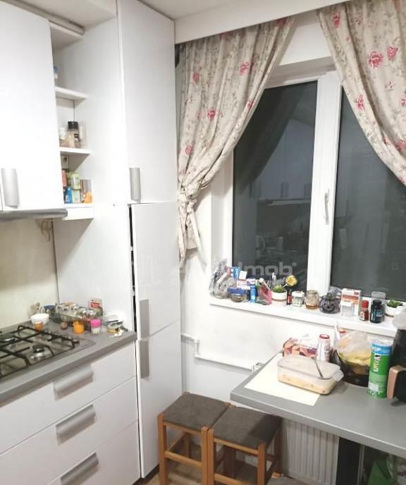 3 camere decomandat 2 gr sanitare Drumul Taberei Metr