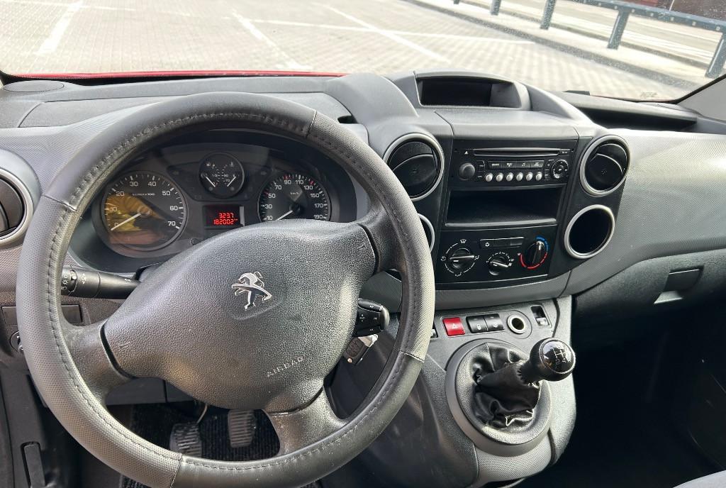 Peugeot Partner 1 6 hdi 2014 stare foarte buna 3 600 eur