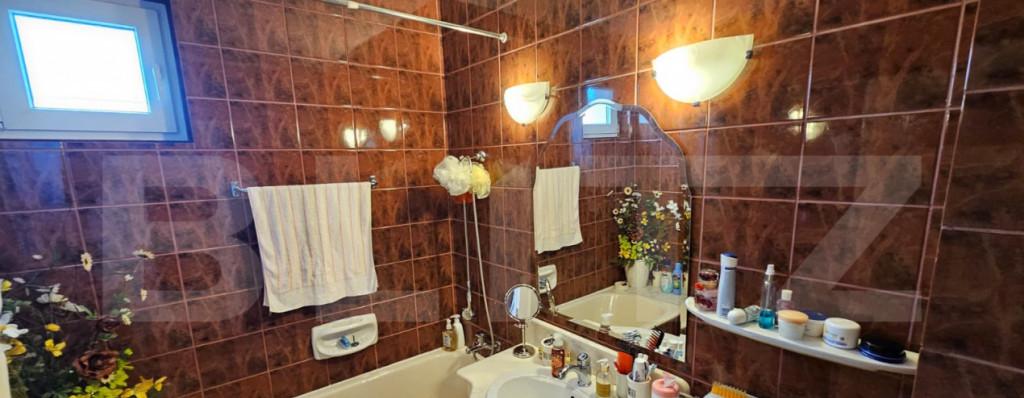 Apartament 3 camere si garaj - zona Piata Centrala Dev