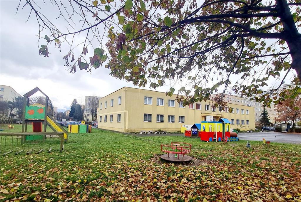 Cartierul Florilor imobil renovabil etaj intermediar zona