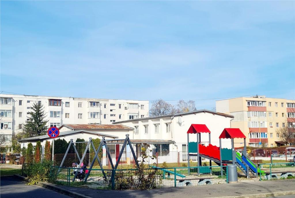 Cartierul Florilor imobil renovabil etaj intermediar zona